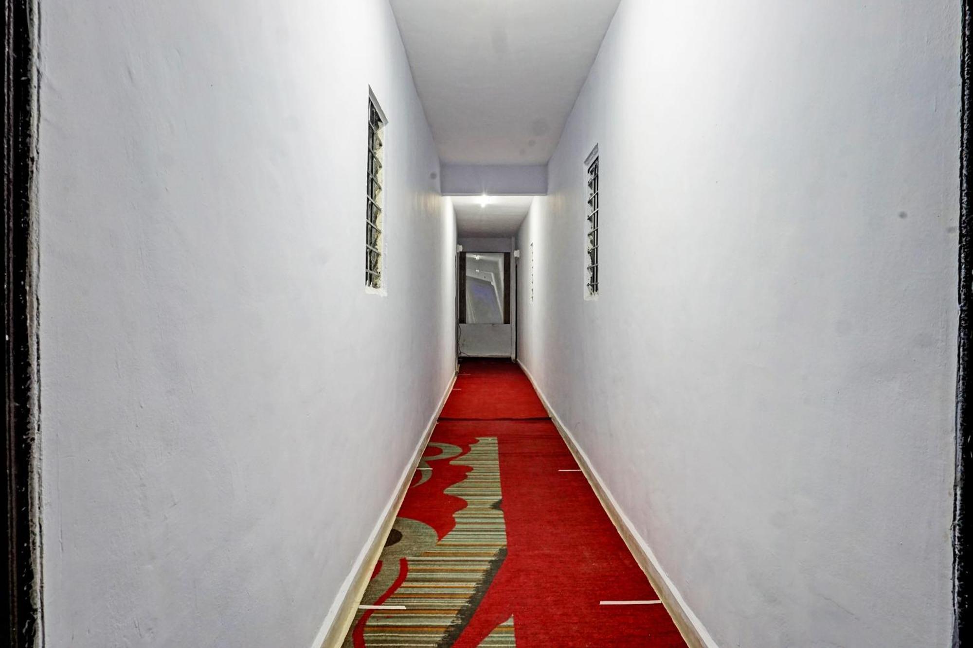 Oyo 820503 Lotus Lodge And Guest House Kharakvasla Kültér fotó
